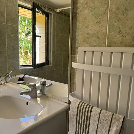La Maison Au Bord De L'eau Vakantiehuis *